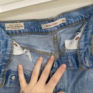 Levi’s Ribcage Straight Ankle Jean Light Wash Size 26